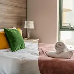 Braddon Bliss - Sleek Apartment Near Attractions