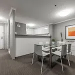 Braddon Bliss - Sleek Apartment Near Attractions