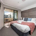 Braddon Bliss - Sleek Apartment Near Attractions