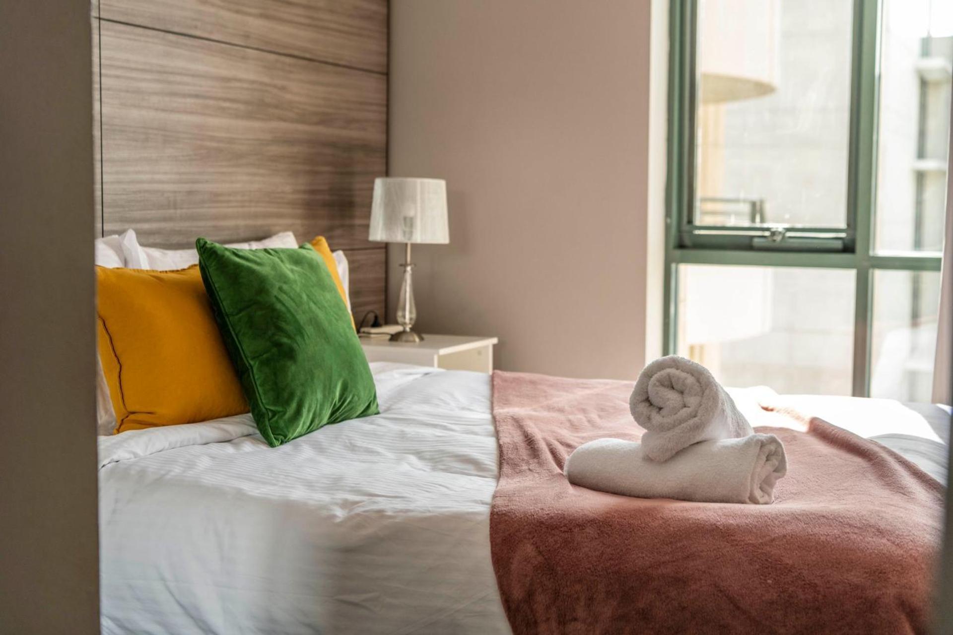 Braddon Bliss - Sleek Near Attractions Apartment