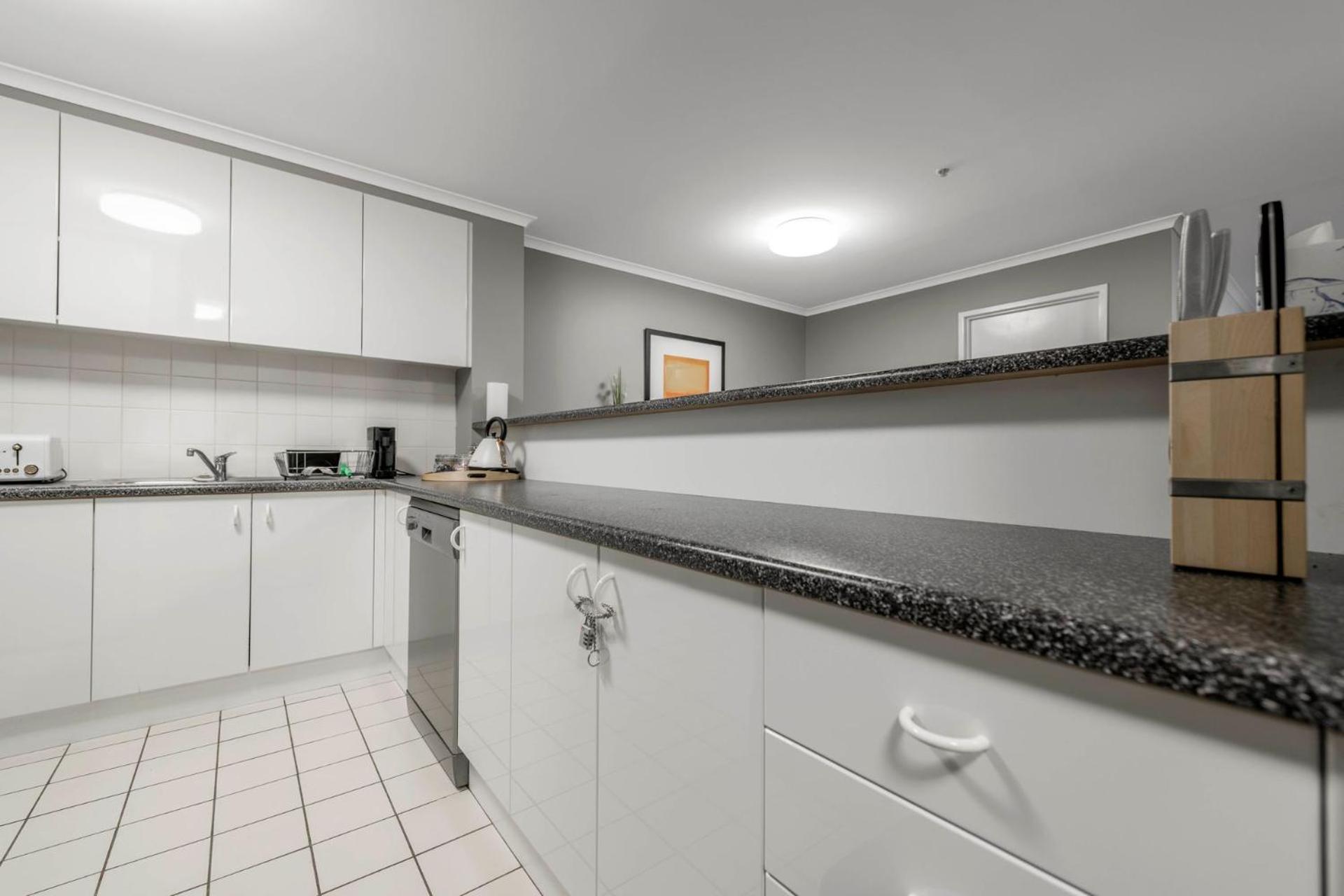 Braddon Bliss - Sleek Near Attractions Apartment Canberra