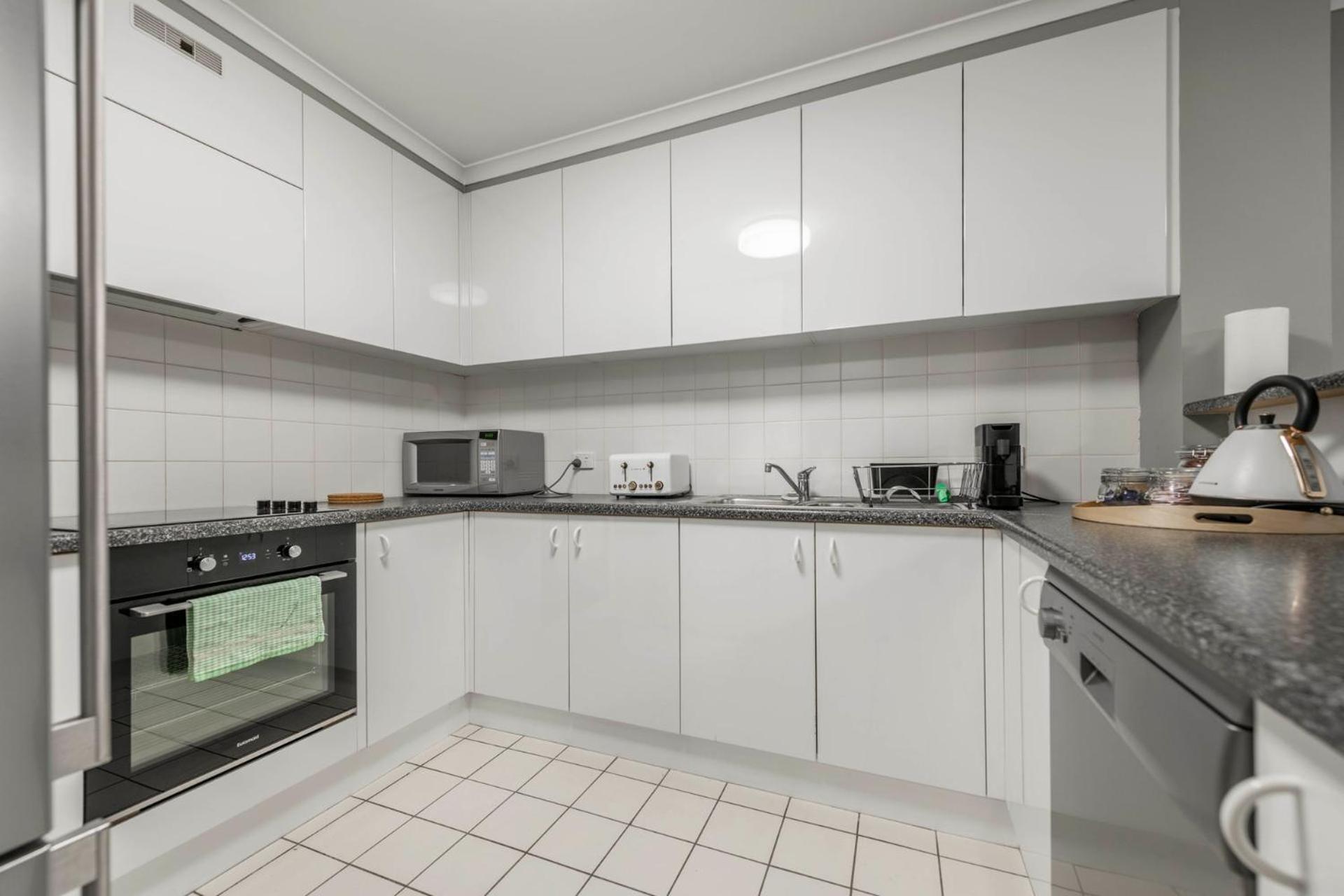 Apartment Braddon Bliss - Sleek Near Attractions Canberra