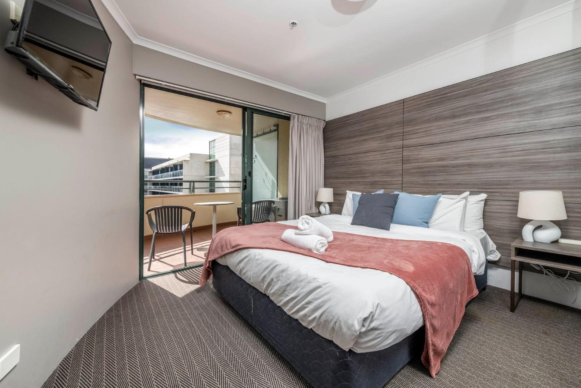 Braddon Bliss - Sleek Near Attractions *