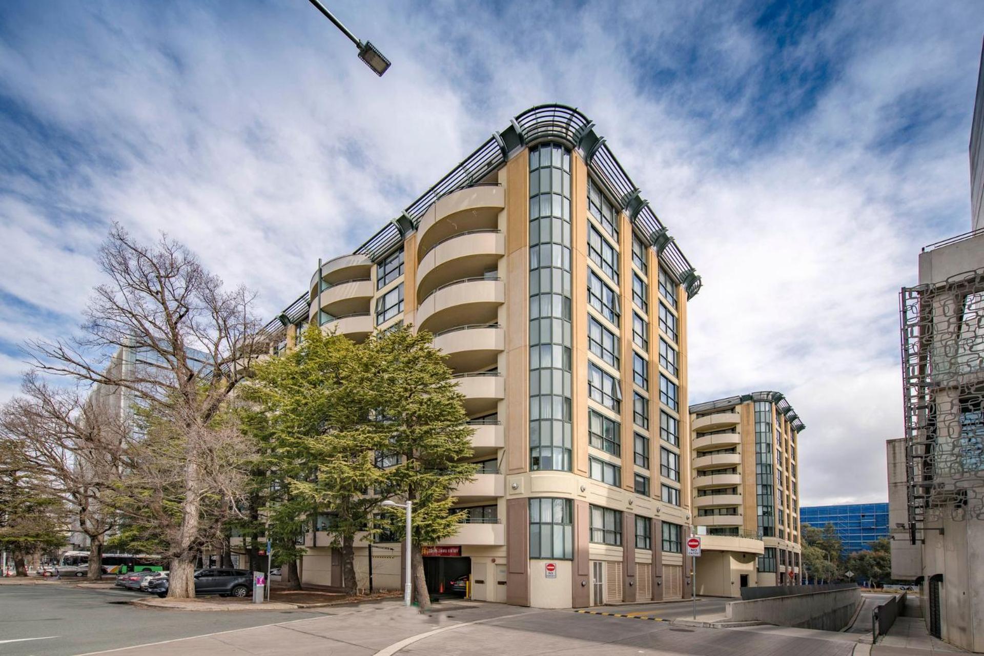 Braddon Bliss - Sleek Near Attractions Apartment *