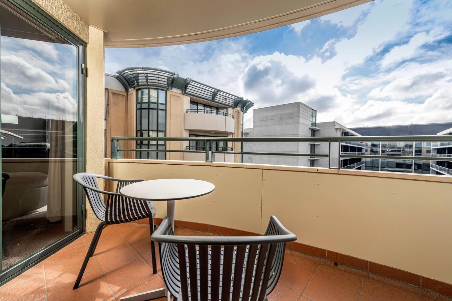 Braddon Bliss - Sleek Near Attractions Apartment Canberra